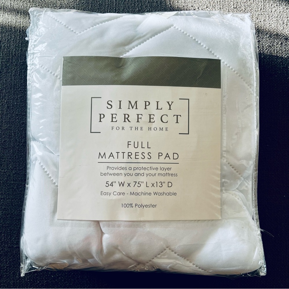 Full Mattress Pad in White